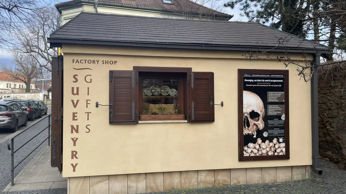 Exteriér prodejny Lebka v Kutné Hoře